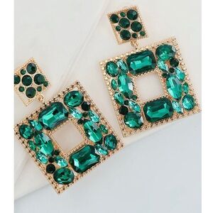 🦋3/$25 Kelly Green Rhinestone Square Earrings